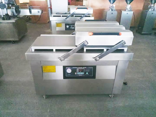 Vacuum packing machine