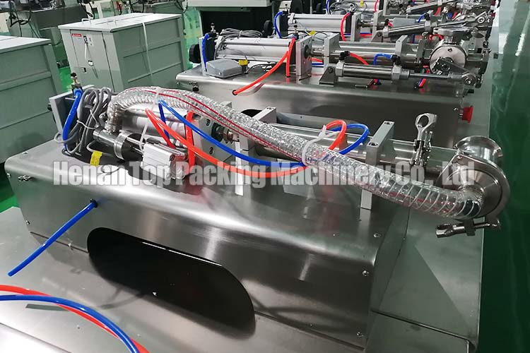 Single spout liquid fillers in factory