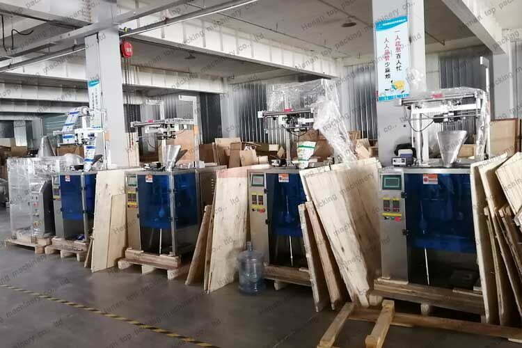 Vertical granule packaging equipment in factory