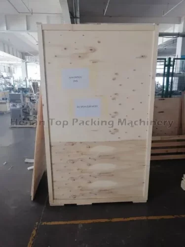 Paquete de máquina en caja de madera para entrega.