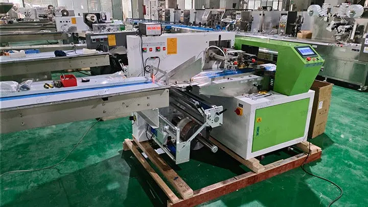 Horizontal flow wrapping machine packaging