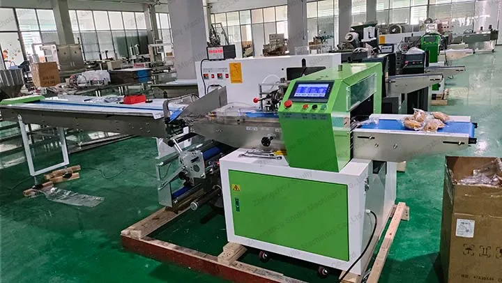 Pillow pouch packing machine