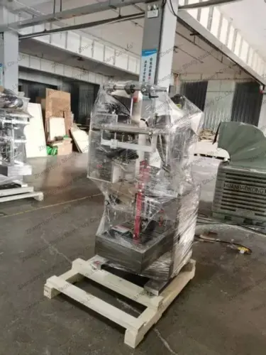 Packaging machine in wooden crates