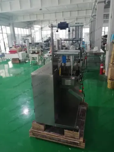 Tea leaf packing machine for packing