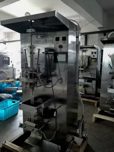 Liquid water packaging machine
