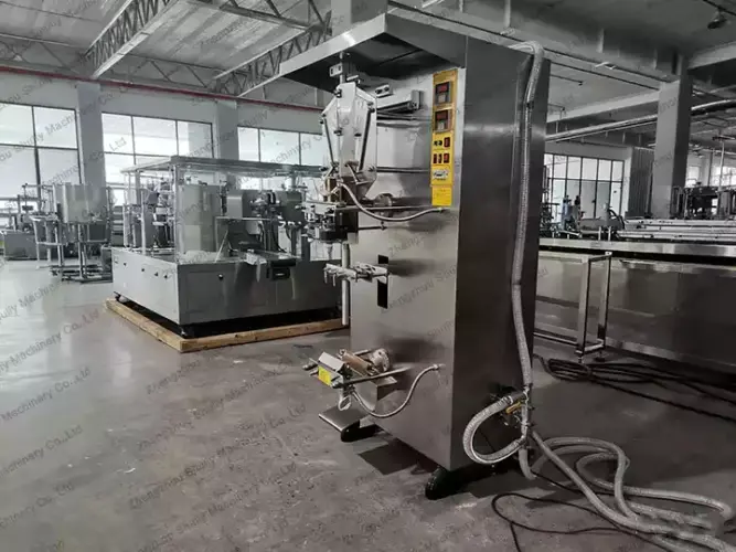 Fabricante de máquinas de envasado de agua de pico
