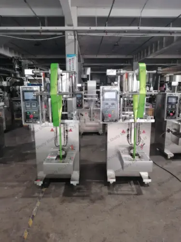 Machine d'emballage pour bâtonnets glacés et sucettes