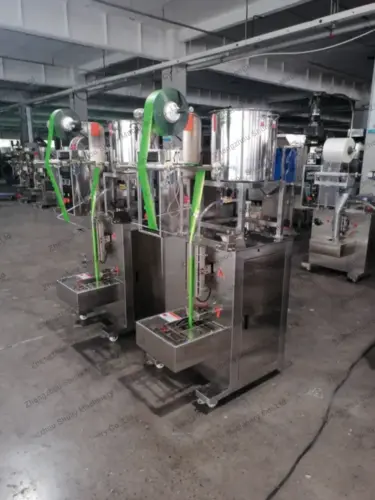Machine de remplissage et de scellement de glace en bâtonnet