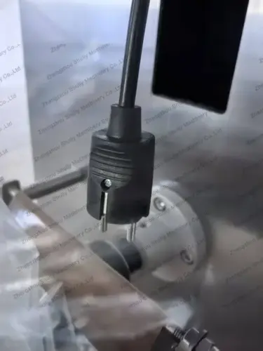 Plug for liquid packing machine