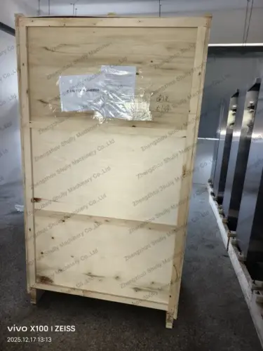 Water bagging machine for shipment