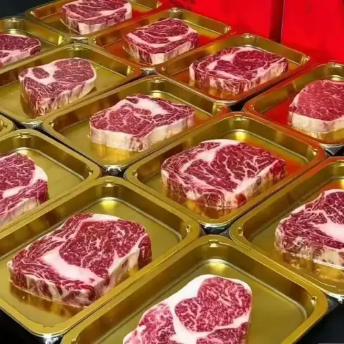 Meat skin packaging with 3d effect